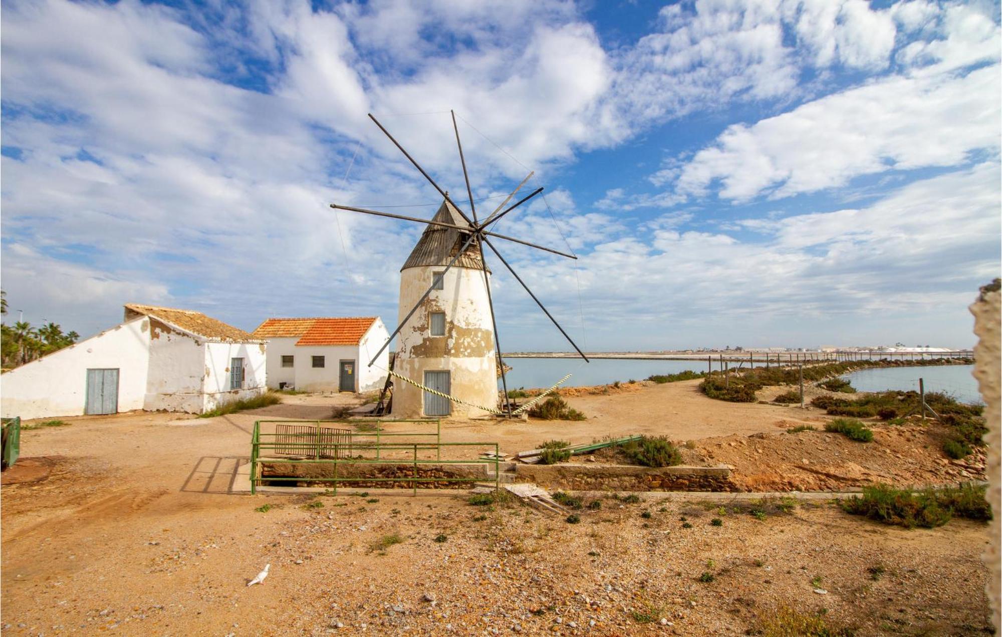 Stunning apartment in San Pedro del Pinatar with 2 Bedrooms Buitenkant foto